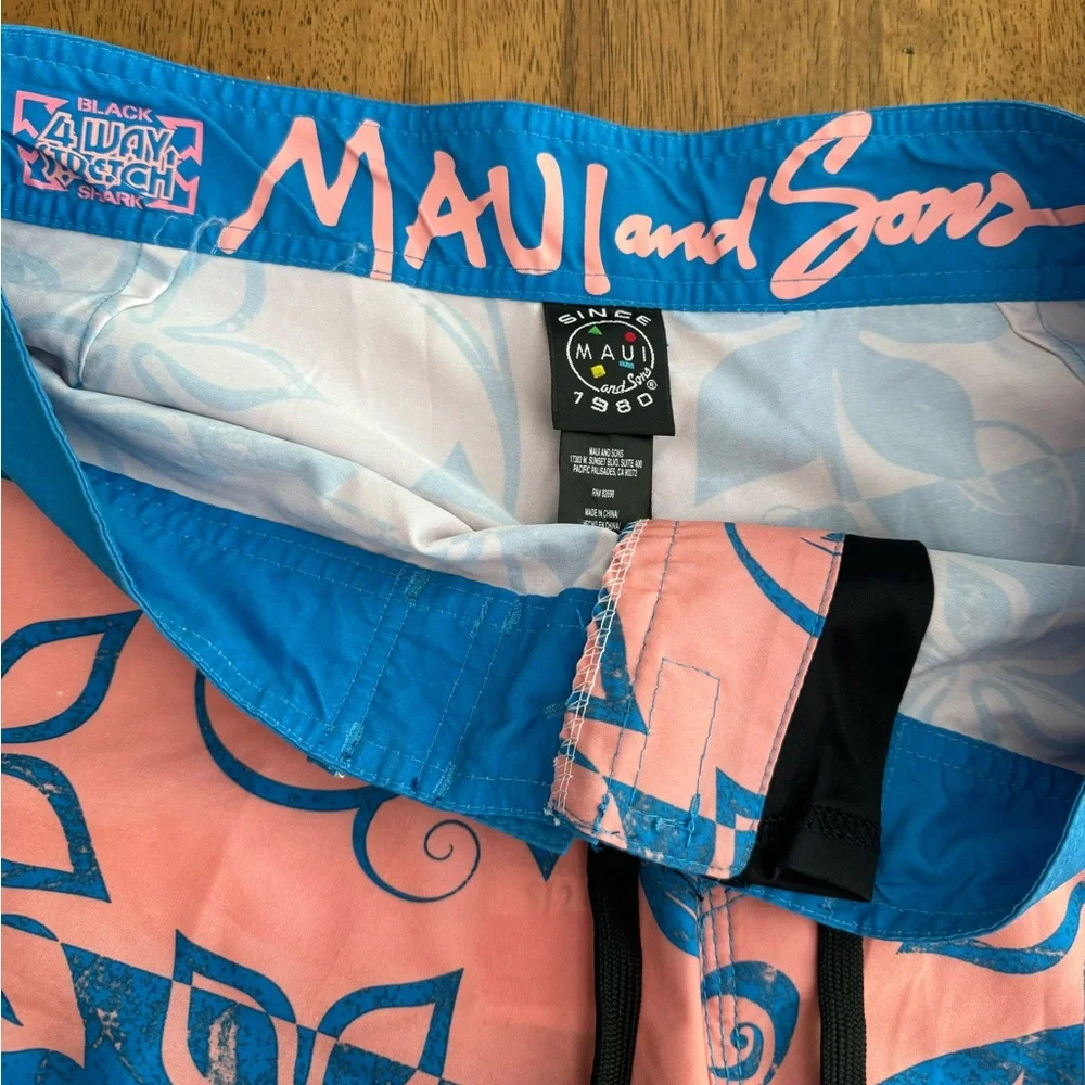 NWT Maui and Sons 4 Way Stretch Board Shorts SZ 34 Navy Banzai